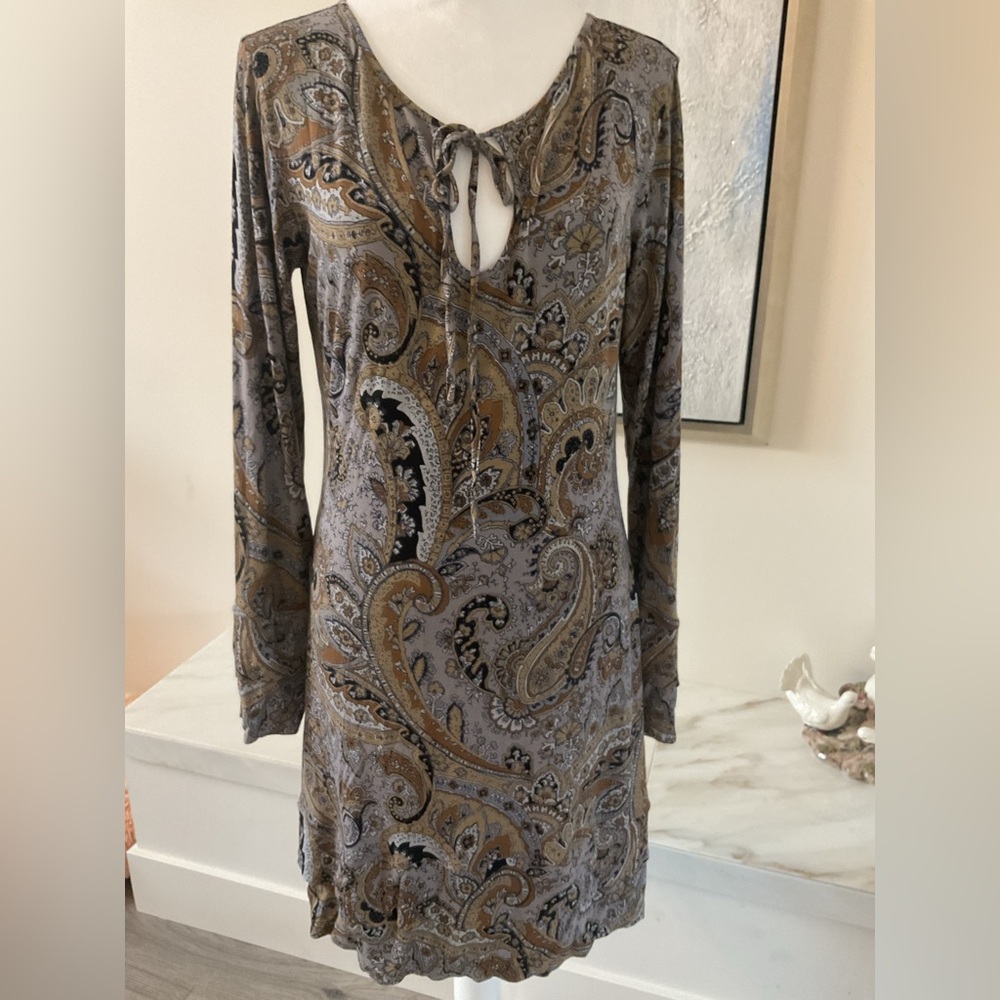 Barclay Elegant  Mini Paisley V-Neck Dress with neck tie .